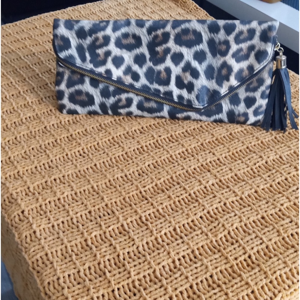 Leopard clutch !!  Has chain to convert to crossbody EUC